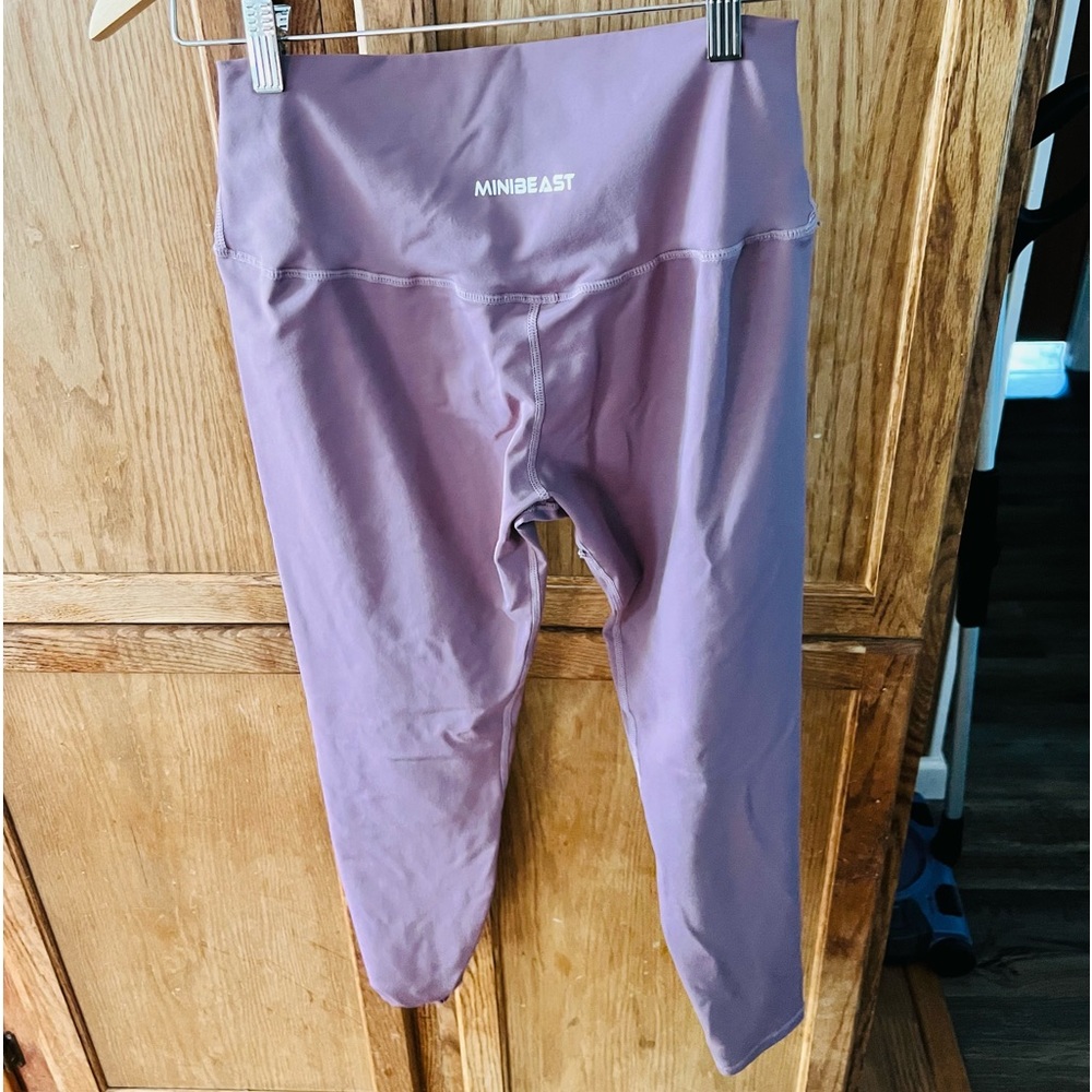 MiniBeast workout leggings, blush color